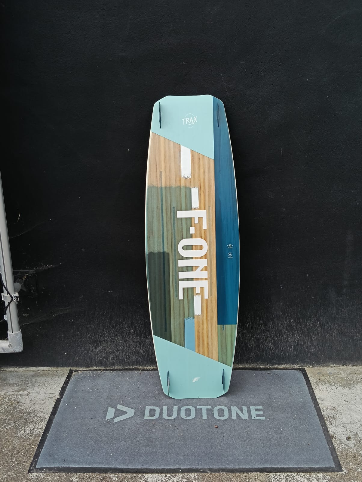 Planche F-one track 2022 (137x42) complet occasion
