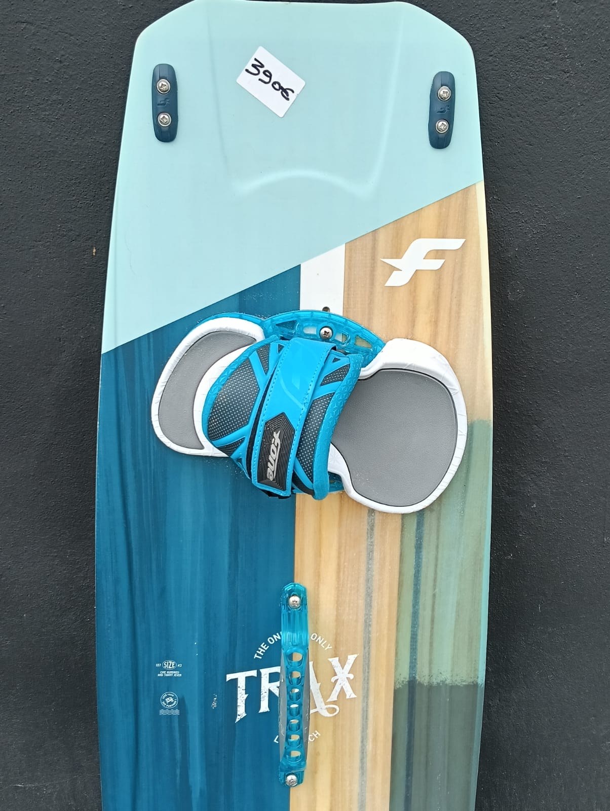 Planche F-one track 2022 (137x42) complet occasion