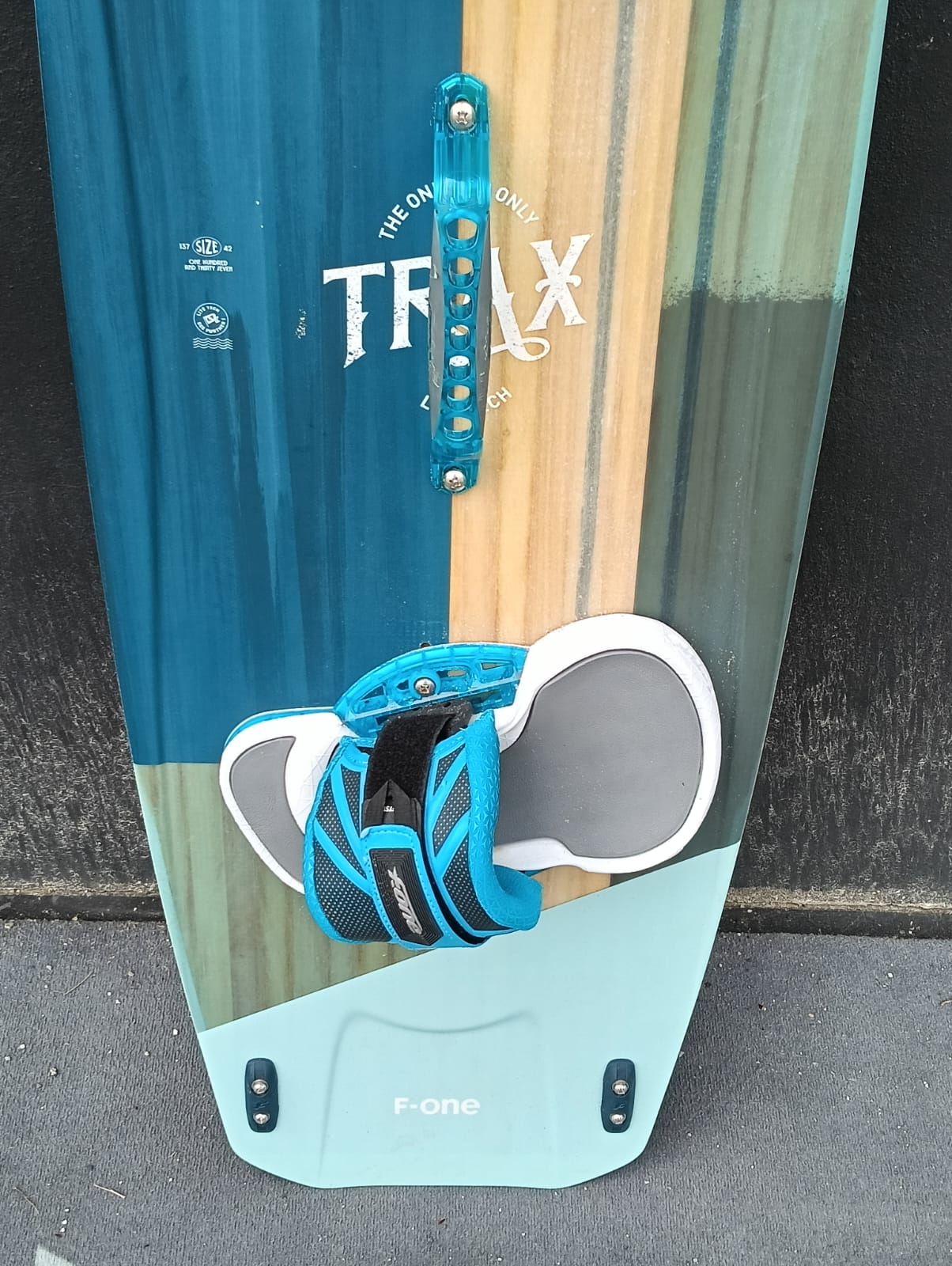 Planche F-one track 2022 (137x42) complet occasion