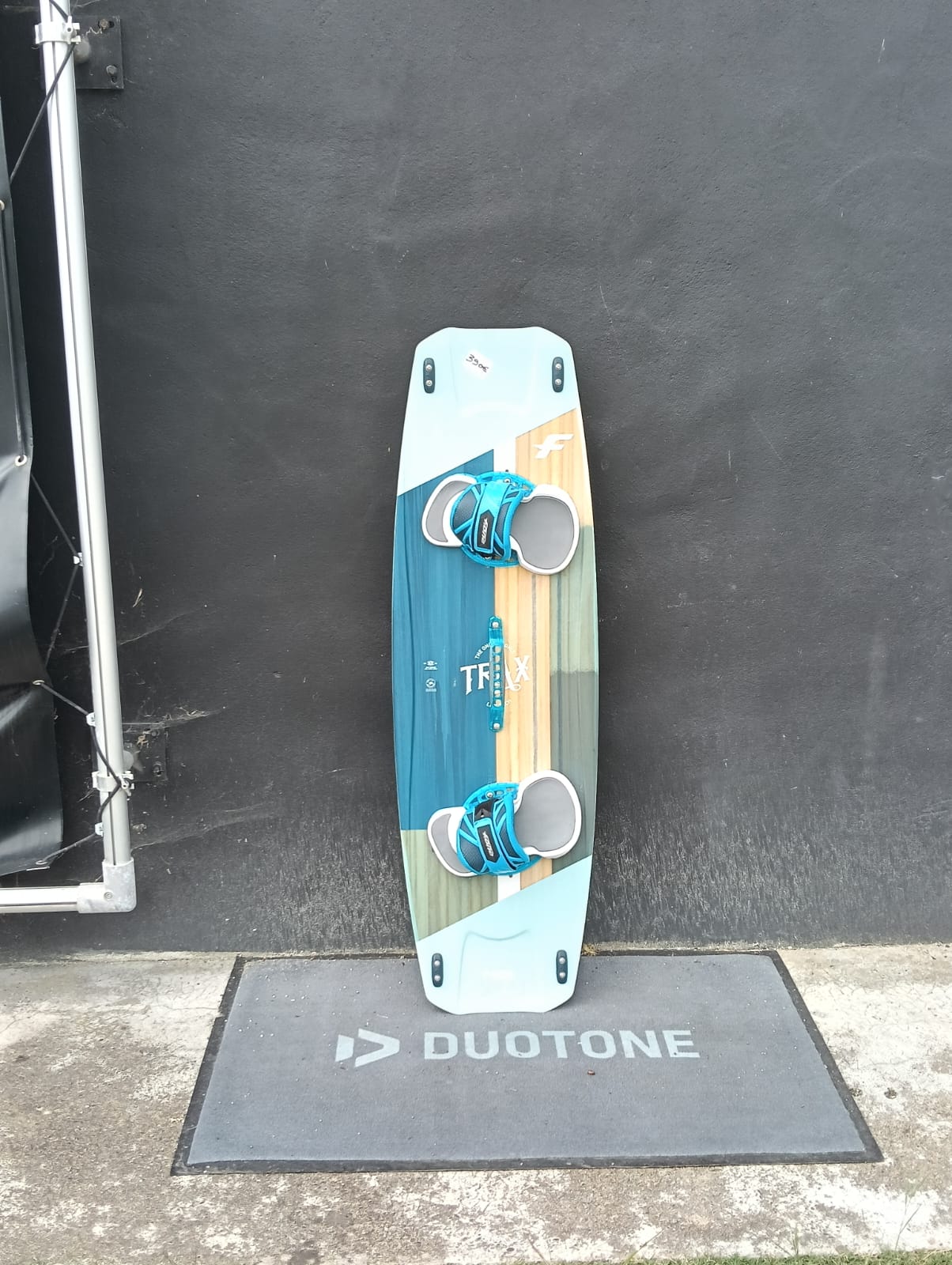 Planche F-one track 2022 (137x42) complet occasion